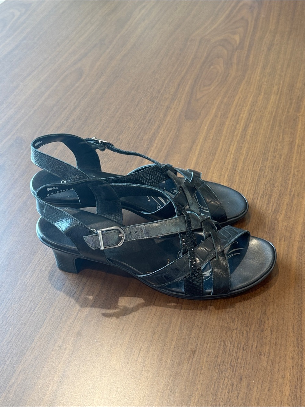 Munro Black Leather Crisscross Slingback Sandals with Buckle - Picture 5 of 7